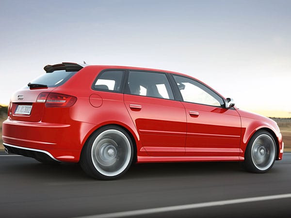 Auto-Neuheiten 2011: Der neue Audi A3 steht schon in den Startlöchern, da lassen die Ingolstädter den RS3 Sportback los - mit 340 PS Leistung.