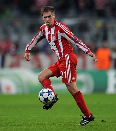 Philipp Lahm hat sich seine Vertragsunterschrift bis 2016 fürstlich entlohnen lassen. Der Nationalverteidiger soll beim FC Bayern neun Millionen Euro pro Saison bekommen.