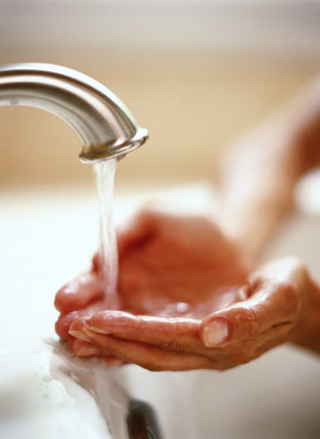 Erkältung: Händewaschen schützt