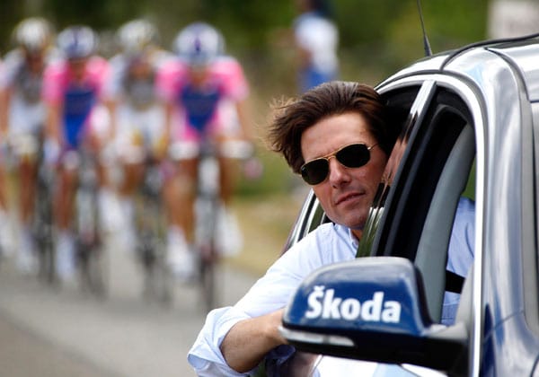 Dreister Betrugsversuch: "Top Gun" Tom Cruise lässt sich bei der Tour de France vorneweg chauffieren.
