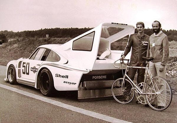 Hinter diesem als Porsche Kombi bekannt gewordenen Gefährt sollte ein Rekord aufgestellt werden: 200 km/h mit dem Fahrrad. Daraus wurde leider nichts.