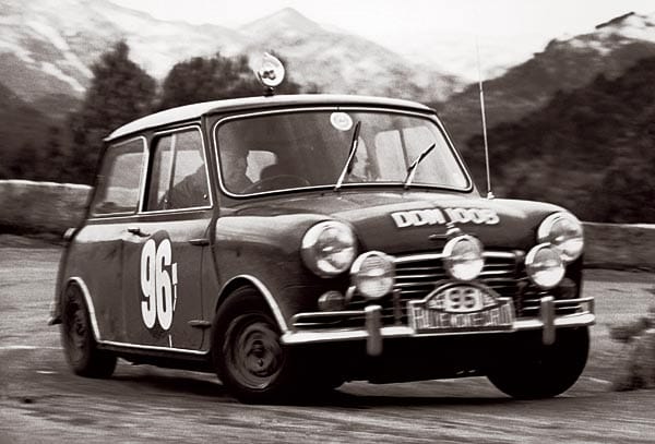Auch die ganz Kleinen kommen im Motorsport groß raus, wie dieser Mini bei der Rallye Monte Carlo