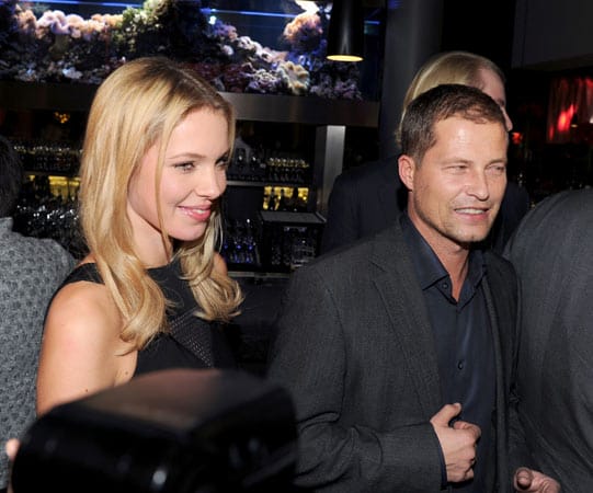 Til Schweiger kam mit seiner Freundin Svenja Holtmann. Til Schweiger kam mit seiner Freundin Svenja Holtmann.