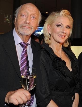 Desirée Nick amüsierte sich mit Karl Dall. Desirée Nick amüsierte sich mit Karl Dall.