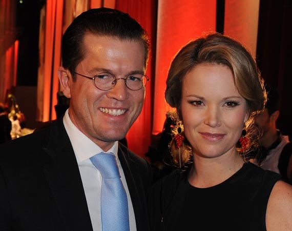 Bundesverteidigungsminister Karl-Theodor zu Guttenberg erschien mit Ehefrau Stephanie. Bundesverteidigungsminister Karl-Theodor zu Guttenberg erschien mit Ehefrau Stephanie.
