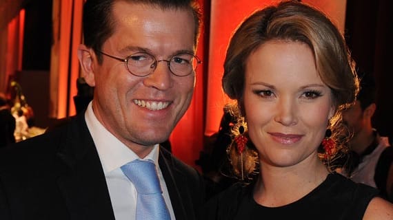 Bundesverteidigungsminister Karl-Theodor zu Guttenberg erschien mit Ehefrau Stephanie.