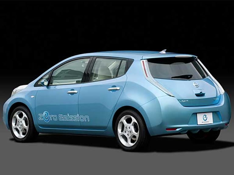 Auto-Neuheiten 2011: Als erstes elektrisch betriebenes Fahrzeug hat der Nissan Leaf die Auszeichnung als "Auto des Jahres 2011" in Europa gewonnen.