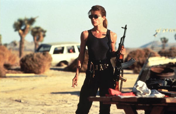 An ihr beißen sich sogar zeitreisende Killer-Cyborgs die Zähne aus. Muss Sara Connor (Linda Hamilton) noch im ersten Teil vor dem Terminator Reißaus nehmen, hat sie sich in "Terminator 2 - Tag der Abrechnung" zur waschechten Amazone gemausert. (Fotos: Allstar)