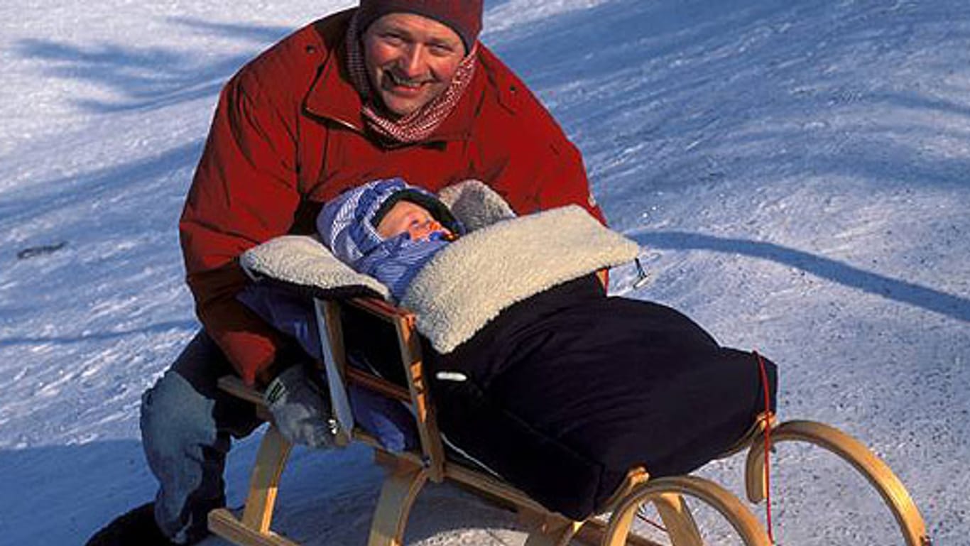 Kleine Kinder reagieren empfindlich auf Kälte, ein Rundumschutz ist wichtig. (Bild: imago)