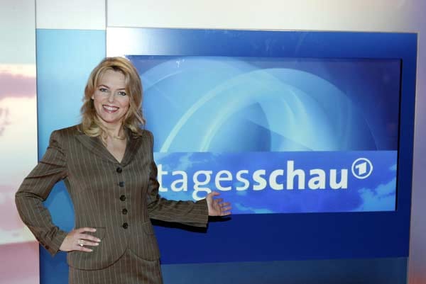 Bis 2006 flimmerte Eva Hermann rund 17 Jahre in der "Tagesschau" über den Bildschirm. Ihr Buch "Das Eva-Prinzip" von 2006, in dem sie für traditionelle Frauen-Rollen warb und den Feminismus verurteilte, wurde mit allgemeinem Kopfschütteln aufgenommen. Ihre Thesen führten zu heftigen öffentlichen Kontroversen und 2007 zu ihrer Entlassung aus ARD-Diensten.