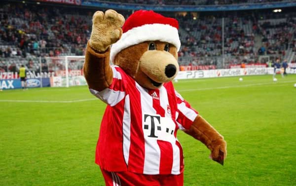 Bayern Münchens "Berni" sieht aus wie ein Bär, ist aber offiziell ein Fabeltier und existiert seit 2004. Damals löste er "Bazi" (bayrisch für "Lausbub") ab. "Bazi" war seit 1992 Maskottchen.
