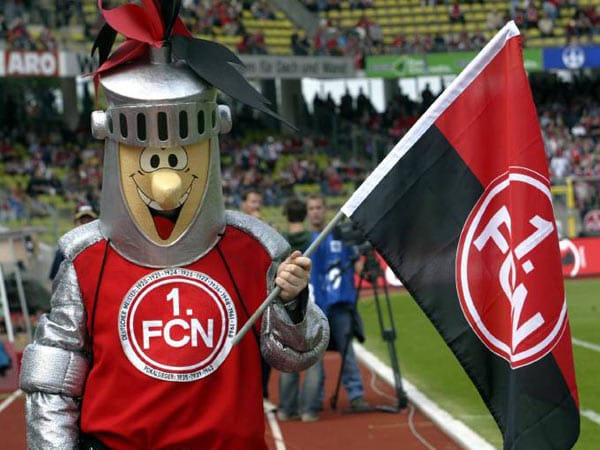 Ritter "Frankie" drückt bei den Heimspielen des 1. FC Nürnberg an der Seitenlinie die Daumen.