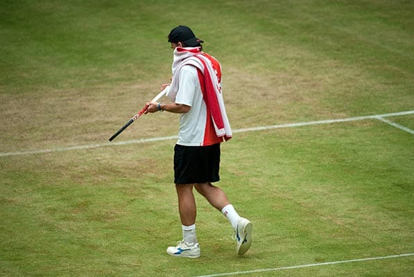 Anschließend bleibt Kiefer an diesem 9. Juni 2010 nur, zu gehen. Zwölf Tage später sendet er aus Wimbledon sein letztes sportliches Lebenszeichen, das wahrgenommen wird.