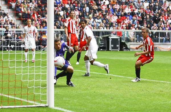 Höchststrafe für den FC Bayern: Der Rekordmeister verliert zu Hause gegen den FSV Mainz mit 1:2. Sami Allagui erzielt dabei einen Treffer mit der Hacke. Überhaupt kann man die gesamte Hinrunde des FC Bayern unter der Rubrik "dumm gelaufen" verbuchen.