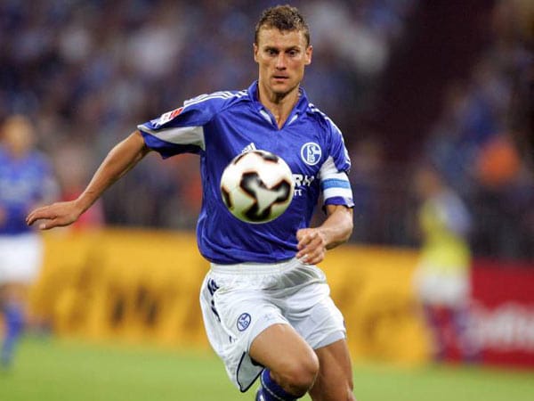 Der Däne Ebbe Sand avancierte durch seine kämpferische Einstellung schnell zum Publikumsliebling beim FC Schalke 04. Insgesamt markierte er in 214 Spielen 73 Treffer für die Königsblauen.