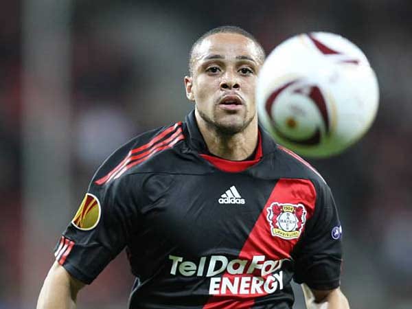 Leverkusens Sidney Sam war einer der Shooting Stars der Hinrunde. Zwar musste Bayer stolze zwei Millionen für den Offensiv-Allrounder an den Hamburger SV überweisen. Nach sechs Bundesliga-Treffern in der Vorrunde ist er aber mindestens das Doppelte wert. Leverkusens Sidney Sam war einer der Shooting Stars der Hinrunde. Zwar musste Bayer stolze zwei Millionen für den Offensiv-Allrounder an den Hamburger SV überweisen. Nach sechs Bundesliga-Treffern in der Vorrunde ist er aber mindestens das Doppelte wert.