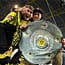 Meister: Borussia Dortmund. Es gibt gar keinen Zweifel, der BVB wird ohne Wenn und Aber den Titel holen. Die einzige offene Frage lautet: Macht Dortmund es noch mal spannend? Schon eine Niederlage gegen Leverkusen zu Rückrunden-Beginn könnte dafür sorgen. Doch selbst dann würden sich Klopps Mannen die Sensation nicht nehmen lassen. Meister: Borussia Dortmund. Es gibt gar keinen Zweifel, der BVB wird ohne Wenn und Aber den Titel holen. Die einzige offene Frage lautet: Macht Dortmund es noch mal spannend? Schon eine Niederlage gegen Leverkusen zu Rückrunden-Beginn könnte dafür sorgen. Doch selbst dann würden sich Klopps Mannen die Sensation nicht nehmen lassen.