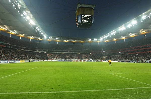 12. Platz: Commerzbank-Arena, Frankfurt. Schnitt: 47.225 Zuschauer. Hier sorgen die Fans für eine Riesenstimmung bei Heimspielen der Frankfurter Eintracht.