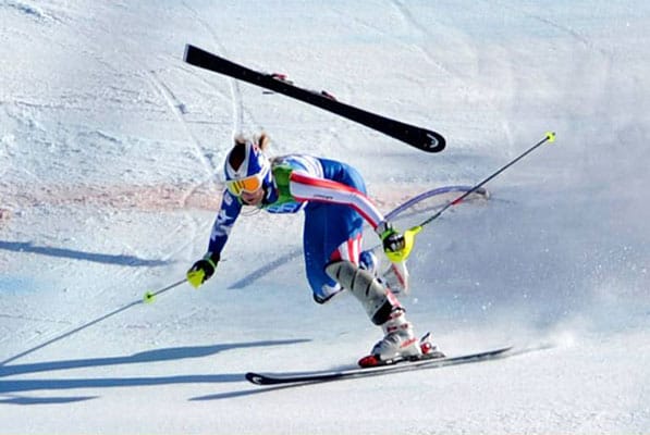 Der Höhepunkt Olympia 2010 beginnt für den US-Star mit einer Enttäuschung: Nach dem Abfahrtsteil der Super-Kombination liegt Vonn in Führung, scheidet aber im Slalom aus.