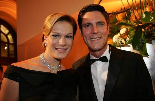 Nach der Ski-WM 2011 geben Maria Riesch und ihr Freund Marcus Höfl bekannt bald heiraten zu wollen. Der 36-jährige Höfl übernimmt nicht nur das Management seiner zukünftigen Frau, er ist auch Berater von Franz Beckenbauer.