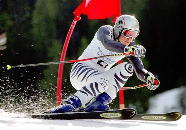 Ihr großes Talent in allen Disziplinen zeigt sich schon früh: Riesch wird Junioren-Weltmeisterin 2001 in der alpinen Kombination.