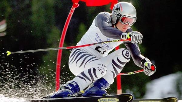 Ihr großes Talent in allen Disziplinen zeigt sich schon früh: Riesch wird Junioren-Weltmeisterin 2001 in der alpinen Kombination.