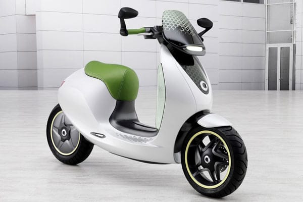 Ob der Elektroroller Smart Escooter tatsächlich in die Schauräume rollen wird ist ungewiss. Eine Studie für den Roller für Jugendliche zeigte der Hersteller bereits im vergangenen Jahr auf dem Pariser Autolason.