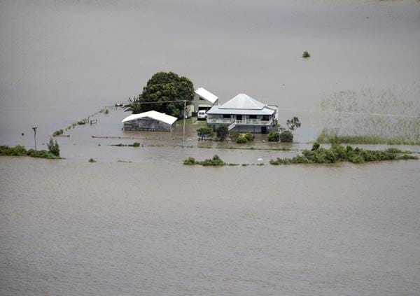 Flutkatastrophe: Die Hochwasserlage im Nordosten Australiens bleibt weiterhin angespannt. Viele Häuser stehen unter Wasser, wie hier in der Stadt Grafton im Bundesstaat New South Wales.