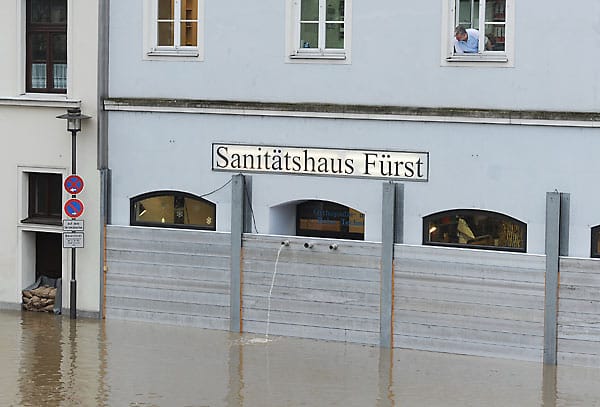 Am Samstagmorgen liegt der Pegel der Donau in Passau bei 8,40 Metern. Teile der Altstadt standen bereits am Freitag unter Wasser.