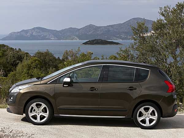 Peugeot bietet das Crossover-Modell Peugeot 3008. Darin finden sich Elemente eines SUV und eines kompakten Familien-Vans. Der Peugeot startet zu Preisen ab knapp 22.000 Euro.
