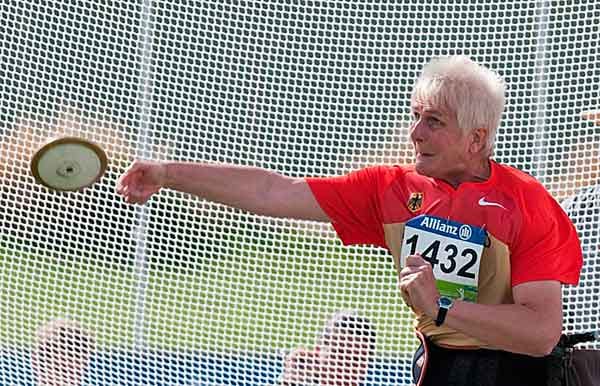 19 WM-Titel, 50 Medaillen: Die 57-jährige Marianne Buggenhagen gewinnt auch in Christchurch und ist im Diskuswurf eine absolute Legende. (Quelle: tsvbayer04.de)