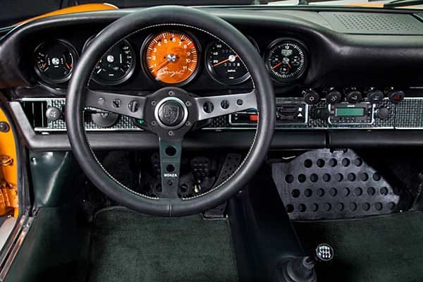 Das Cockpit des Singer 911.