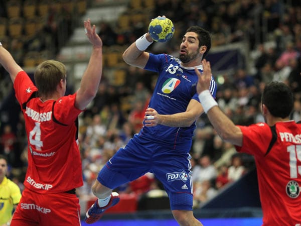 Nikola Karabatic, seit Jahren einer der besten Handballer der Welt, lenkt das Spiel der französischen Nationalmannschaft. Nikola Karabatic, seit Jahren einer der besten Handballer der Welt, lenkt das Spiel der französischen Nationalmannschaft.