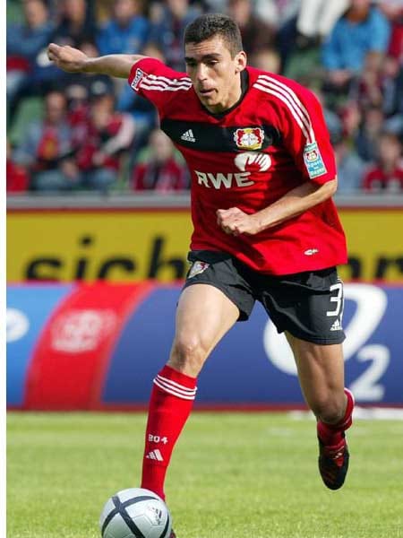 Im selben Jahr setzte Champions-League-Gewinner Lucio zu seinen Sololäufen in der Bundesliga an. Der Verteidiger wechselte für 8,75 Millionen Euro von SC International zu Bayer Leverkusen. Im selben Jahr setzte Champions-League-Gewinner Lucio zu seinen Sololäufen in der Bundesliga an. Der Verteidiger wechselte für 8,75 Millionen Euro von SC International zu Bayer Leverkusen.