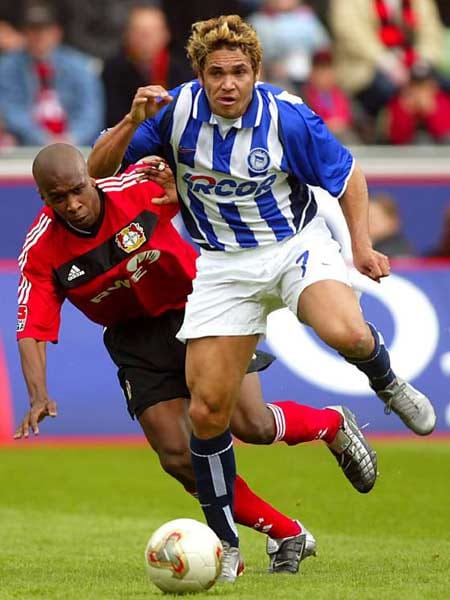 Alex Alves kam im Jahr 2000 für eine Ablöse von 7,6 Millionen Euro von Cruzeiro EC zu Hertha BSC. Alex Alves kam im Jahr 2000 für eine Ablöse von 7,6 Millionen Euro von Cruzeiro EC zu Hertha BSC.