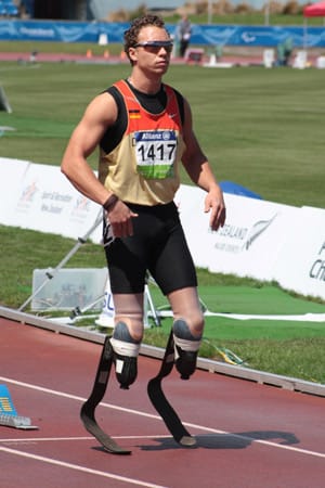Mit seinen beiden Unterschenkelprothesen stellte David Behre im Finale über 400 Meter einen neuen Europarekord auf. (Quelle: tsvbayer04.de)