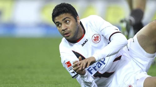 Bei Eintracht Frankfurt hatte man sich schon auf vier Millionen Euro gefreut, die der Transfer von Caio zu Dinamo Moskau bringen sollte. Spieler und Vereine waren sich bereits einig, doch dann fiel der in Frankfurt oft enttäuschende Brasilianer in Russland durch den Medizincheck - Knieprobleme. Caio kam Anfang 2008 als teuerster Transfer in der Eintracht-Geschichte für fast vier Millionen Euro von Palmeiras Sao Paulo zu den Hessen.