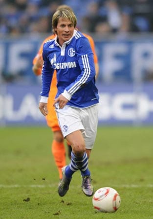 Ciprian Deac kam für geschätzte vier Millionen Euro aus dem rumänischen Cluj. Der 24-Jährige trat seinen Dienst auf Schalke mit großen Hoffnungen an, konnte sich aber nicht nachhaltig aufdrängen. So stehen am 20. Spieltag magere zwei Bundesliga-Einsätze zu Buche. Deac fehlt - ebenso wie Jurado - die Chance, sich einmal über mehrere Spiele beweisen zu können.