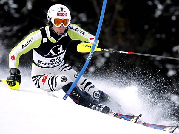 Am 28. Oktober 2007 im österreichischen Sölden fällt der Startschuss zu Fritz Dopfers Karriere im Weltcup. Doch erst im 23. Rennen kommt der damals 22-Jährige zu einem Ergebnis. Als 17. des Riesenslaloms in Krajnska Gora holt Dopfer auch Punkte. Sein 14. Platz im Slalom im finnischen Levi am 14. November 2010 steht als Dopfers beste Leistung in der Statistik.