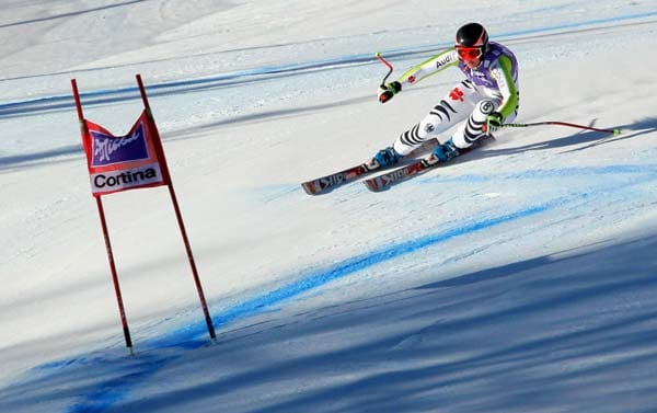 Gina Stechert betritt am 21. Dezember 2004 in Sankt Moritz die Bühne Weltcup. Ein Super-G steht an. Sie beendet ihn nicht. Erst die Abfahrt an gleichem Ort am 21. Januar 2006 registriert Stechert - als 43. Erste Punkte heimst sie gleich tags drauf als 22. der Super-Kombination ein. Aus sechs Top-Ten-Platzierungen seitdem ragt der Sieg in der Abfahrt im italienischen Tarvisio am 21. Februar 2009 heraus.