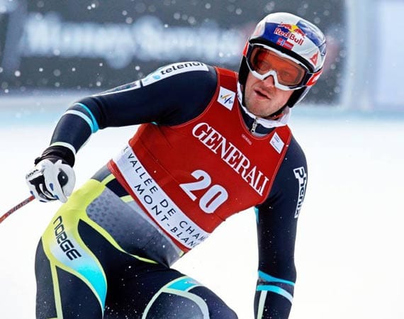 Aksel Lund Svindal gehört zu den erfolgreichsten Athleten der Gegenwart. Der Norweger gewinnt 2010 in Vancouver eine olympische Goldmedaille im Super-G, eine Silbermedaille in der Abfahrt und eine Bronzemedaille im Riesenslalom. Außerdem nennt der kraftvolle Allrounder drei Weltmeistertitel sein eigen und holt zwei Mal den Gesamtweltcup. Zu Beginn des Winters 2007/08 erleidet der 28-Jährige einen Kreuzbandriss, kommt aber gestärkt zurück.