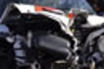 Das zerstörte Auto von Robert Kubica beim Abtransport.