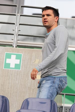 Eintracht Frankfurts Zlatan Bajramovic fällt weiterhin aus. Aufgrund einer Fußverletzung wird er diese Saison nicht mehr in den Abstiegskampf eingreifen. Der Bosnier kam 2008 zur SGE und befand sich seitdem häufiger im Krankenstand als auf dem Platz.