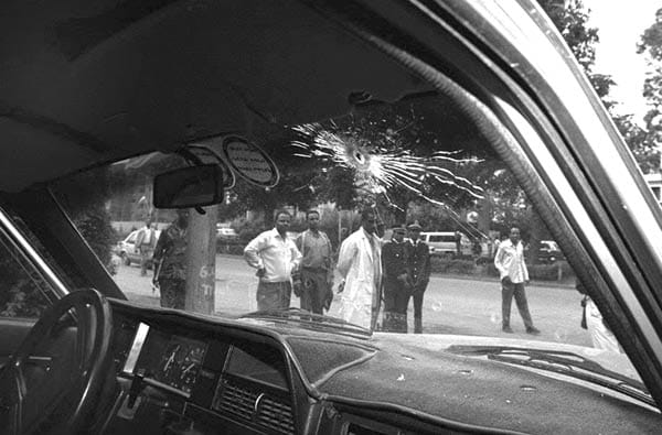 26. Juni 1995: Bei einem Attentat auf Mubarak während eines Besuchs in Addis Abeba (Äthiopien) bleibt der Präsident in seiner gepanzerten Limousine unversehrt.