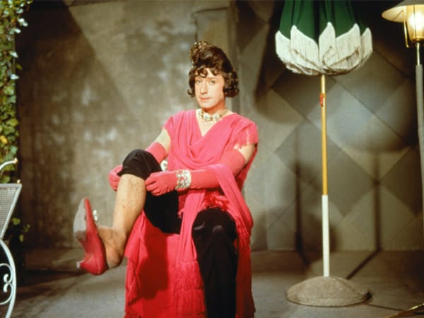 Alexander war Sänger, Schauspieler und Showmaster. Vielen ist er aus seiner Rolle im Film "Charleys Tante" bekannt. Alexander war Sänger, Schauspieler und Showmaster. Vielen ist er aus seiner Rolle im Film "Charleys Tante" bekannt.