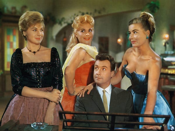 "Im weißen Rößl" (A/BRD 1960, Regie: Werner Jacobs) war er zwischen (v. li.) Waltraut Haas, Ruth Rex und Hanita Hallau der Hahn im Korb. "Im weißen Rößl" (A/BRD 1960, Regie: Werner Jacobs) war er zwischen (v. li.) Waltraut Haas, Ruth Rex und Hanita Hallau der Hahn im Korb.