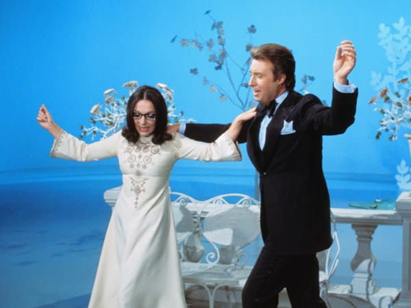 In der TV-Show "Peter Alexander präsentiert Spezialitäten" (BRD 1975) mit Nana Mouskouri. In der TV-Show "Peter Alexander präsentiert Spezialitäten" (BRD 1975) mit Nana Mouskouri.