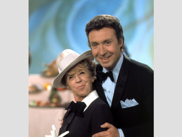 Inge Meysel mit Peter Alexander im Oktober 1971 bei der Aufzeichnung der "Peter Alexander Show" in Hamburg. Inge Meysel mit Peter Alexander im Oktober 1971 bei der Aufzeichnung der "Peter Alexander Show" in Hamburg.