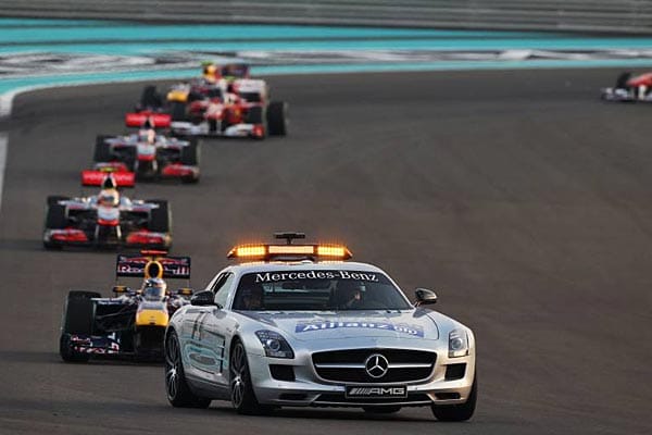 Beim Grand Prix in Monaco überholte Michael Schumacher Fernando Alonso als das Safety Car bereits die Ziellinie überquert hatte. Das sorgte für viele Diskussionen. Um Klarheit zu schaffen, darf nun erst wieder überholt werden, wenn Bernd Mayländer (Fahrer des Safety Cars) bereits eine Runde von der Strecke verschwunden ist.