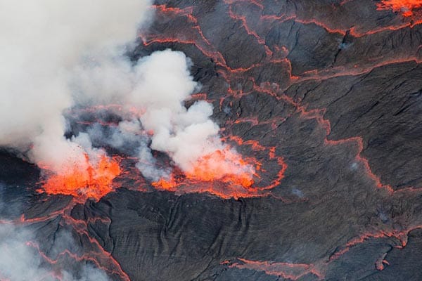 Bedrohliche Rauchzeichen: Ob Warnsignale des Berges rechtzeitig erkannt würden, ist zweifelhaft - der Vulkan wird mangelhaft überwacht.